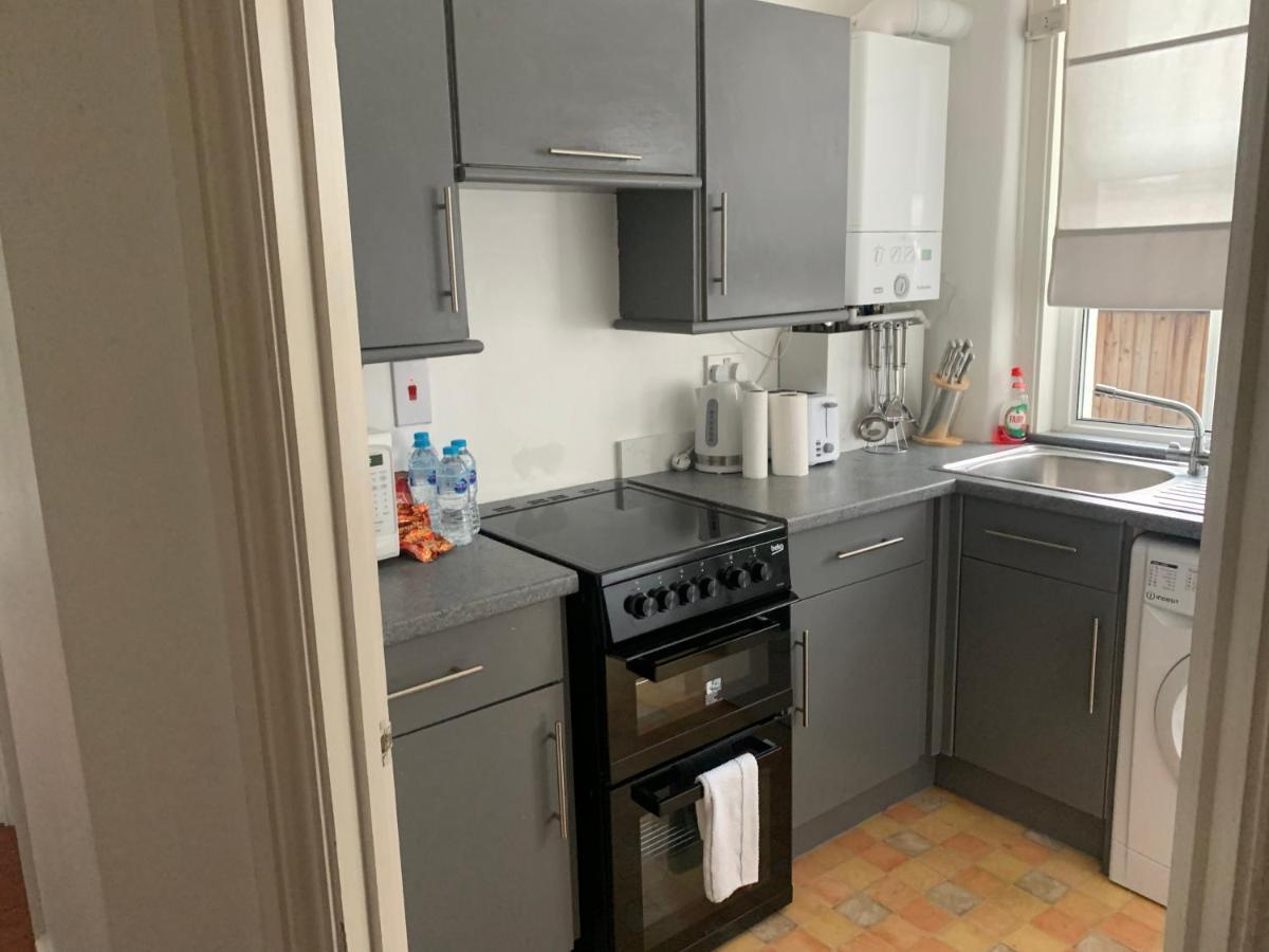 Unique 2 Bedroom Apartment In London/ Excel / Olympic City Close To Central Line Tube Station With Gated Parking Space Eksteriør bilde